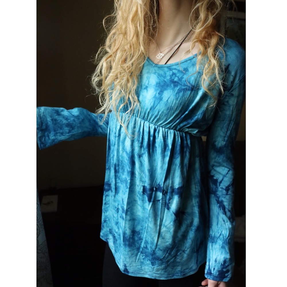 LIKE NEW Come Together California Blue Tie Dye Top